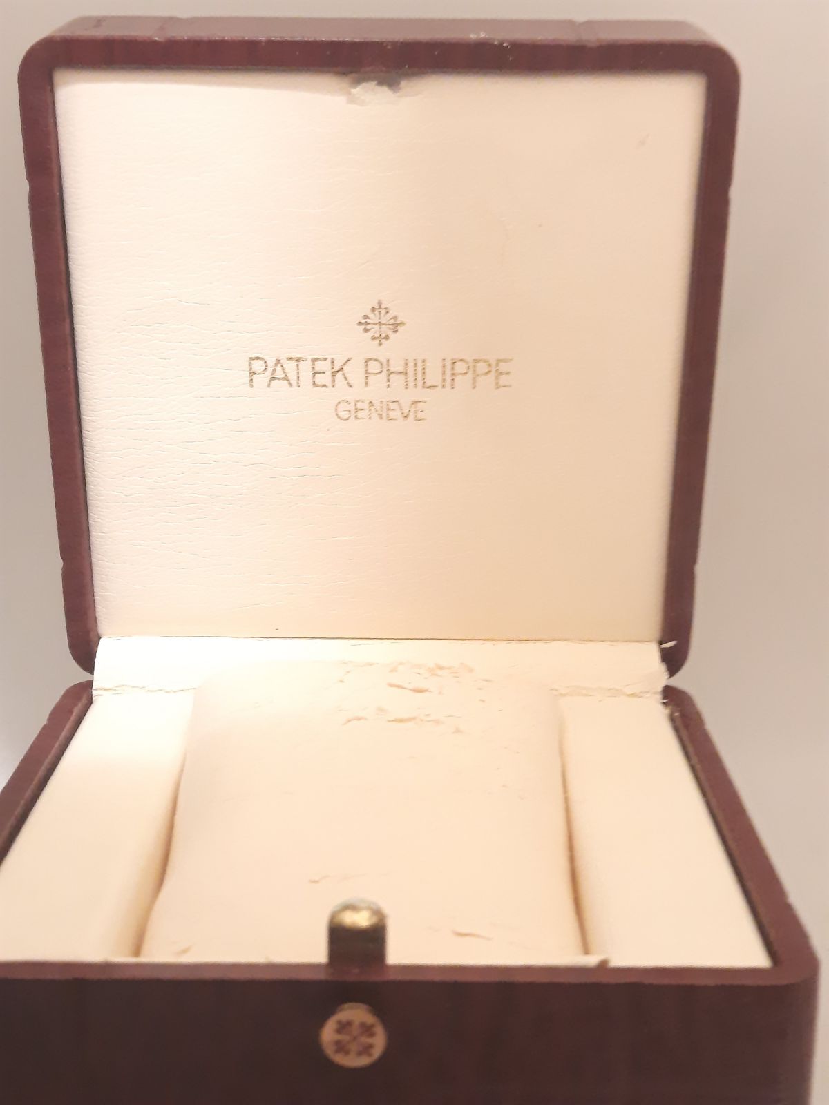 Patek-Philippe-Nautilus ref 3800  watch box