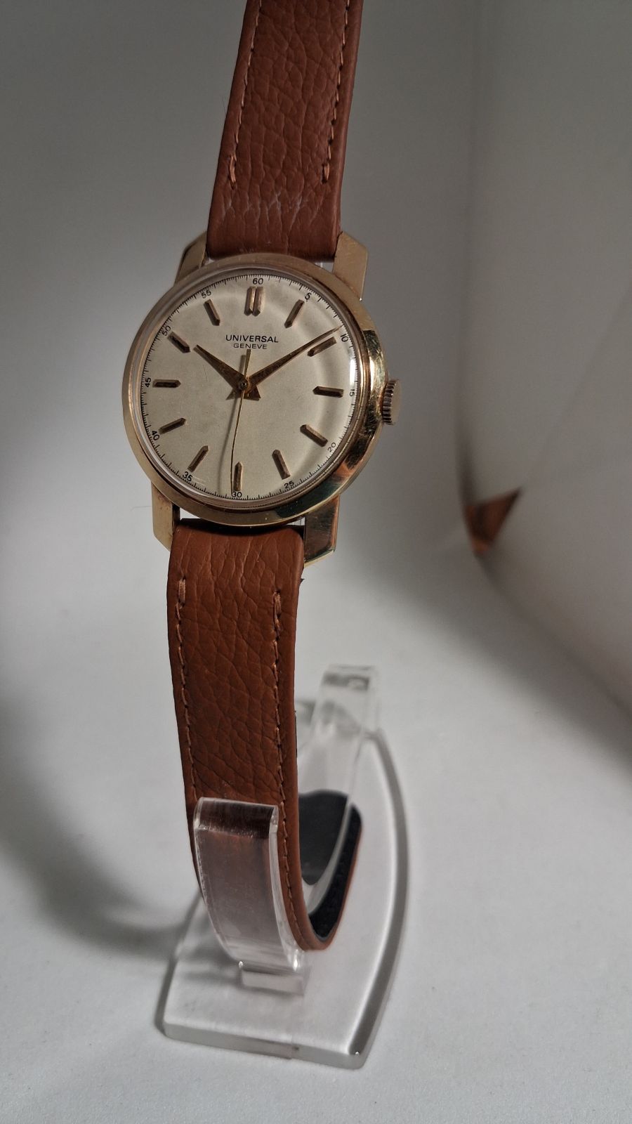 Universal Geneve-Outdoorsman-10743-cal 263-1945-18k gold